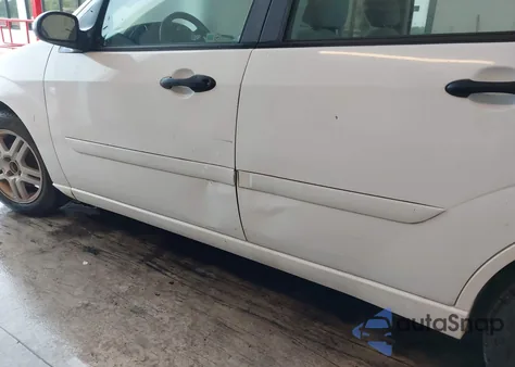 2000 Ford Focus Se z USA, uszkodzony, nr VIN 1FAFP34P6YW230347